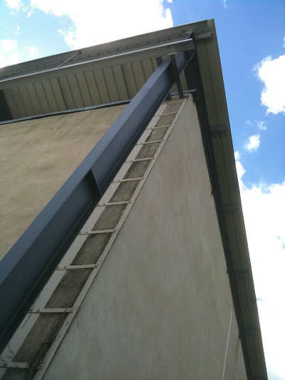 Sur bâtiment en charpente métallique